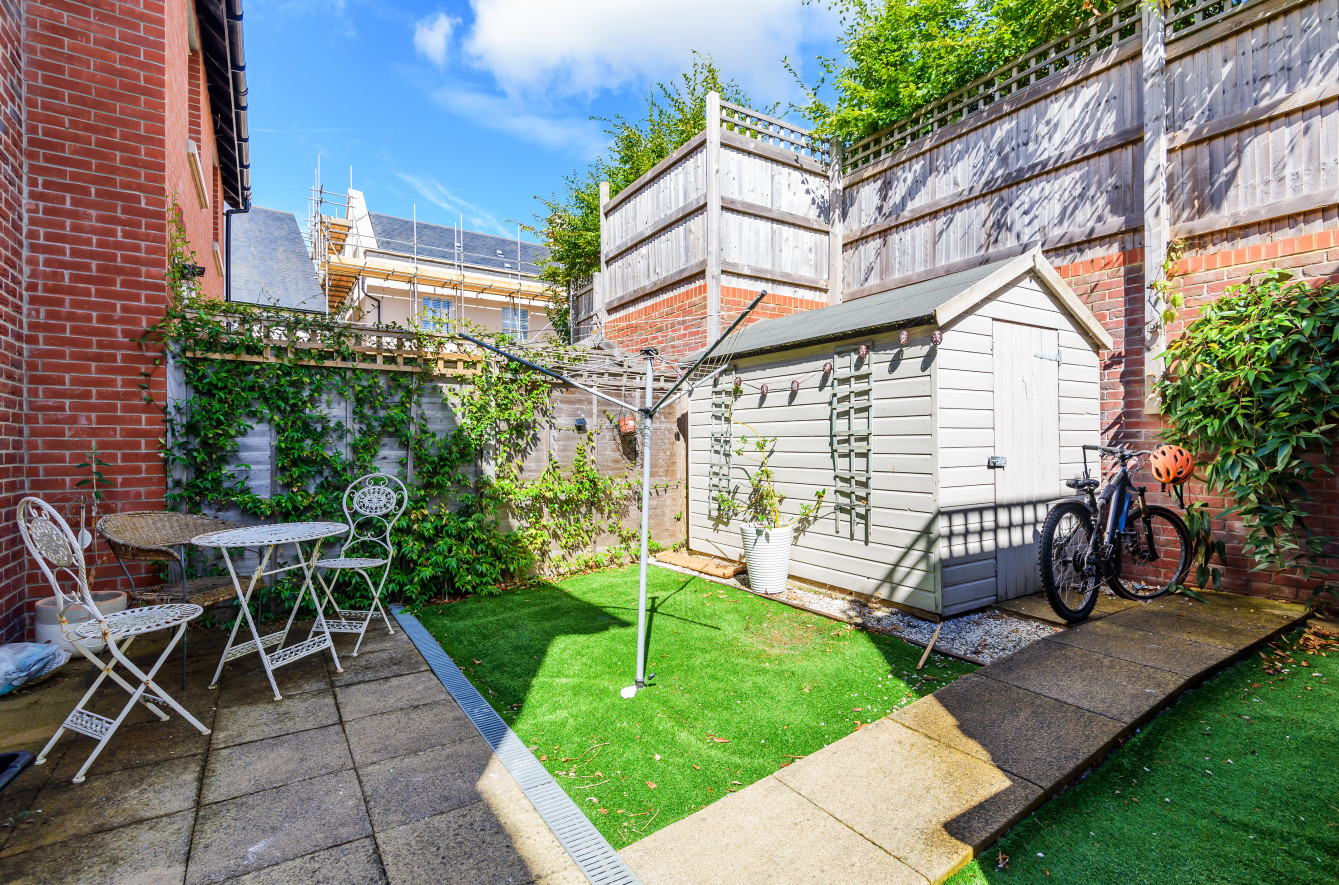 Pitt Road, Winchester, SO22 - Charters
