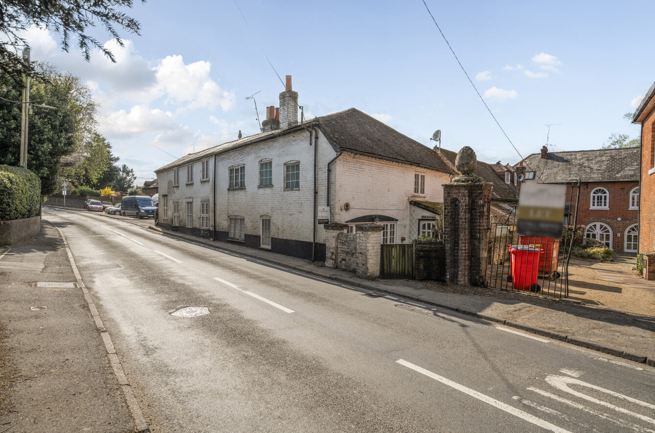High Street, Twyford, Winchester, SO21 - Charters