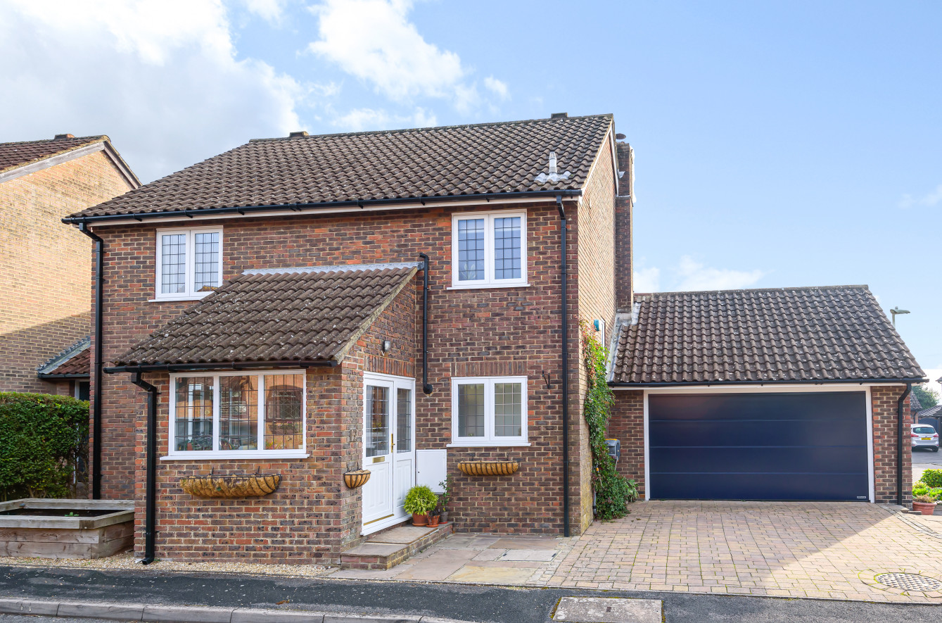 Long Barrow Close, South Wonston, Winchester, Hampshire, SO21