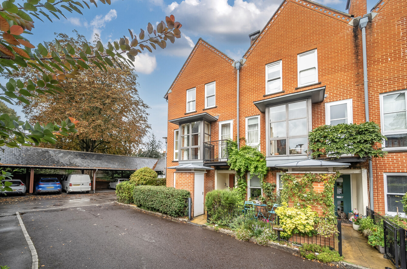 Alison Way, Winchester, Hampshire, SO22