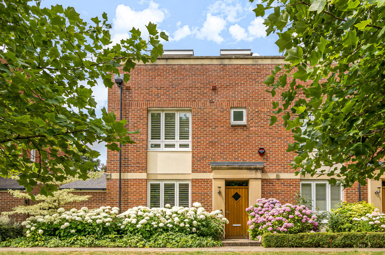 Fraser Gardens, Winchester, Hampshire, SO22 - Charters