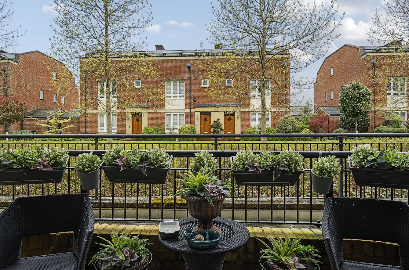 Fraser Gardens, Winchester, Hampshire, SO22