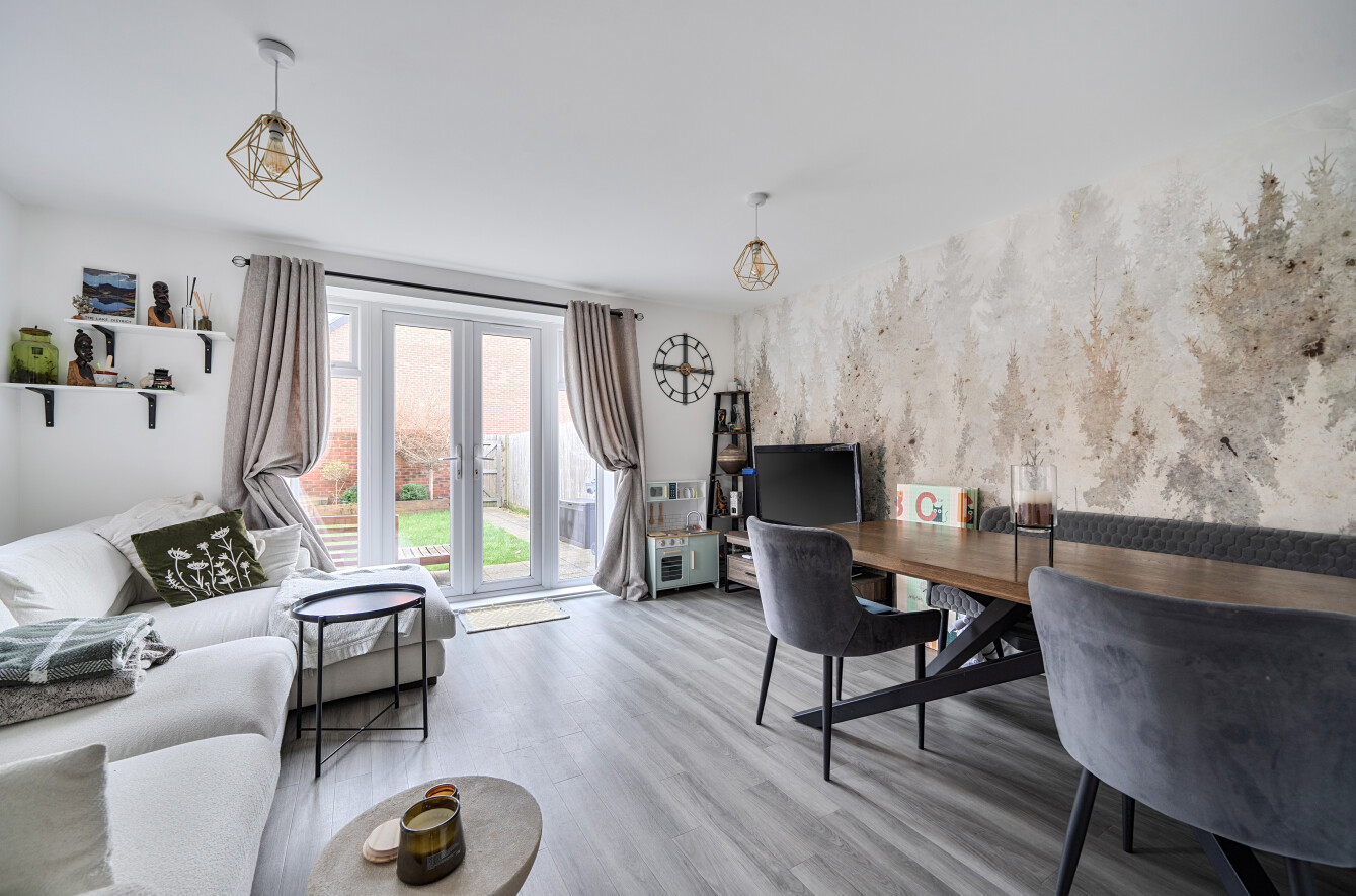 Badgers Bolt, Colden Common, Winchester, Hampshire, SO21 - Charters