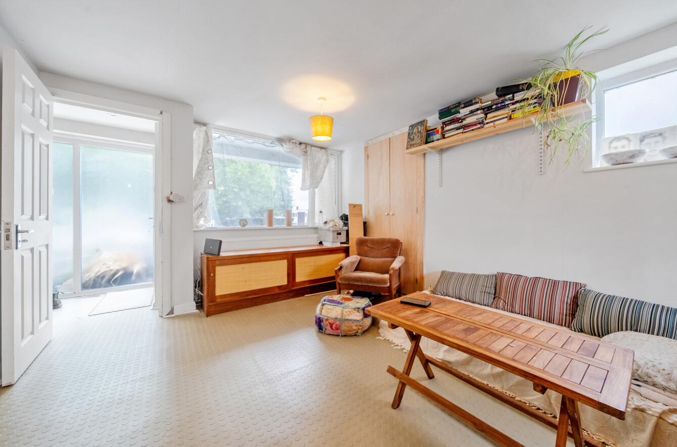 Langton Close, Winchester, Hampshire, SO22 - Charters