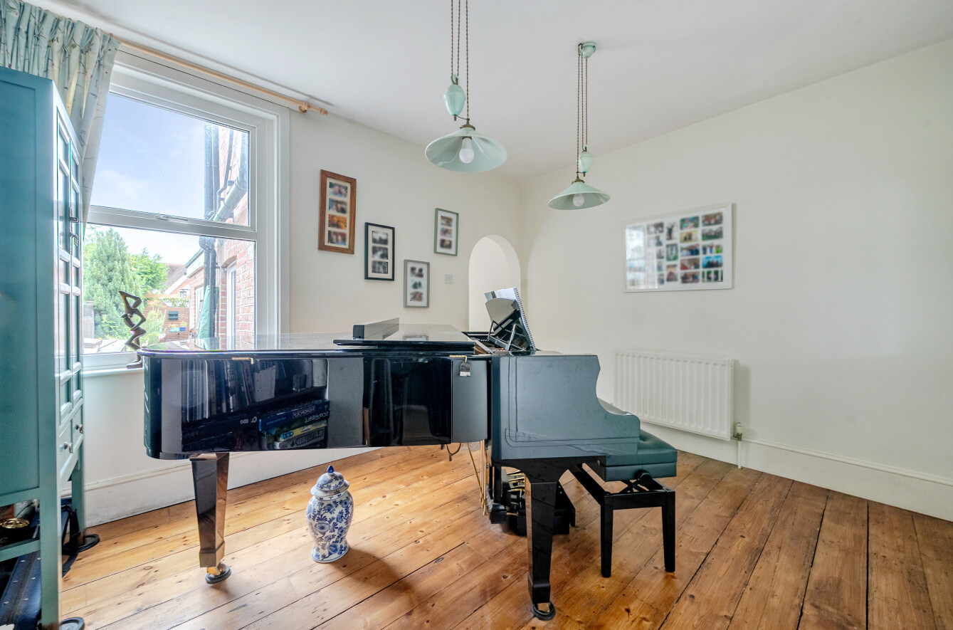 Canute Road, Winchester, SO23 - Charters