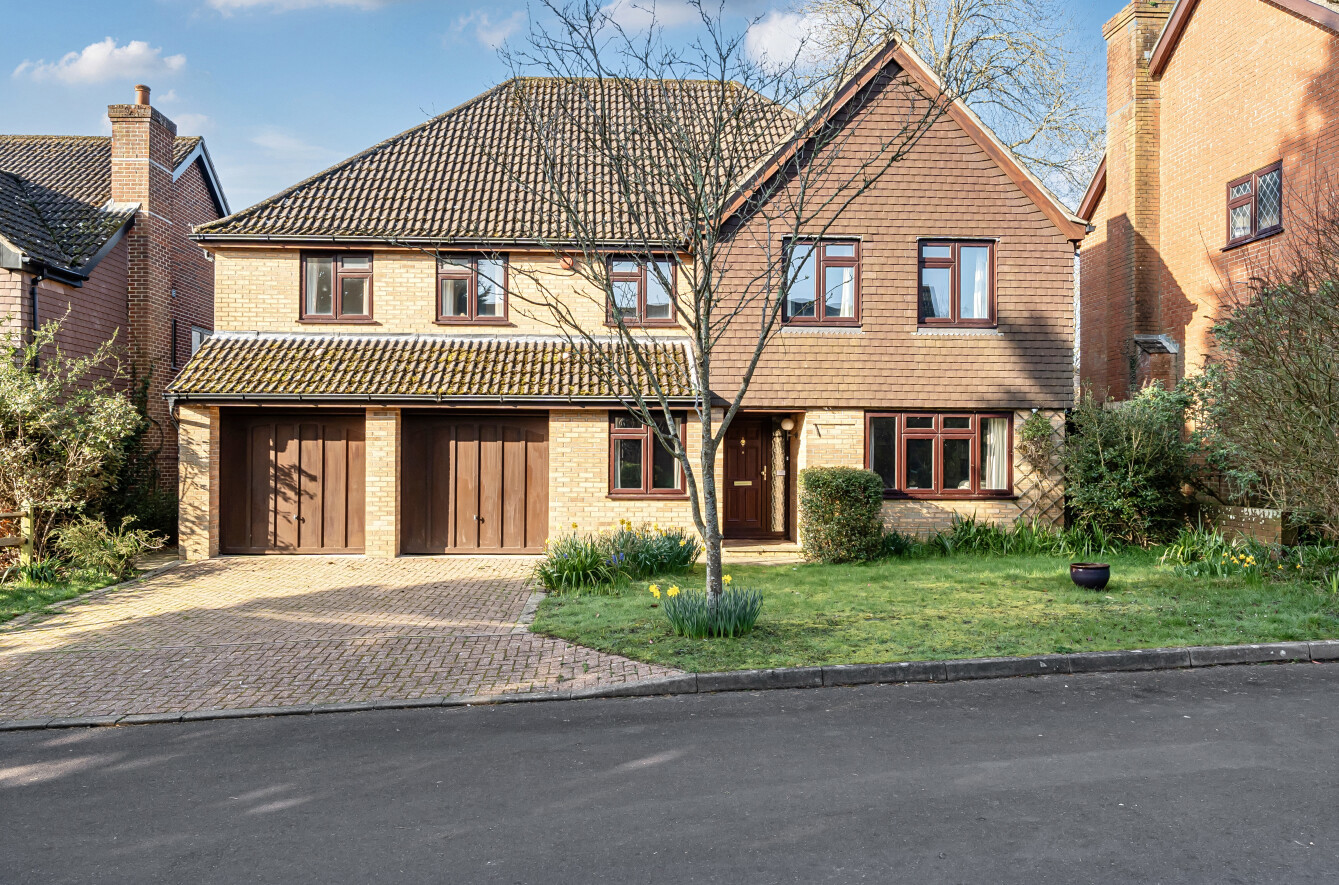 Scotts Close, Colden Common, Winchester, Hampshire, SO21 - Charters