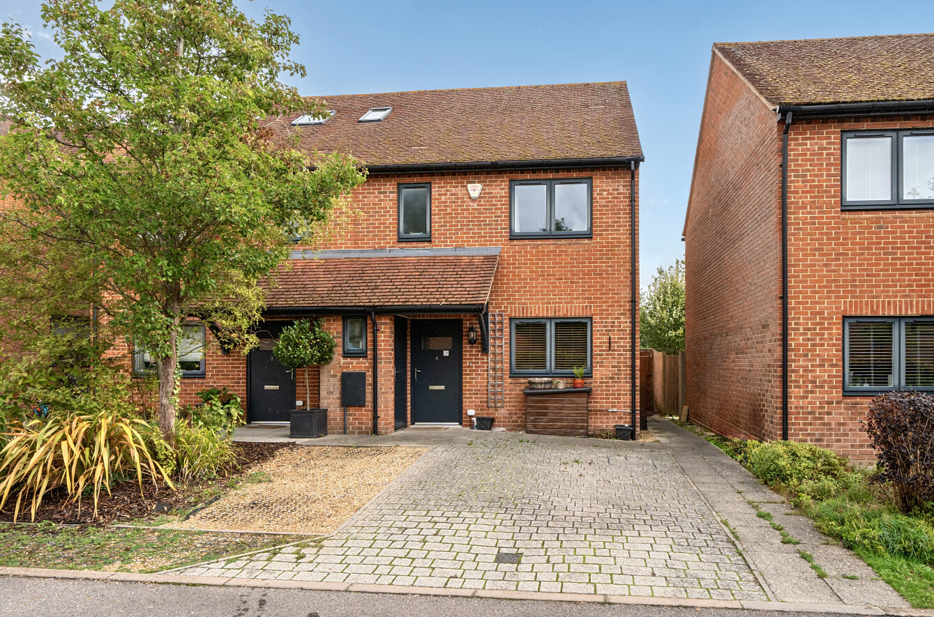 Broadview Close, Kings Worthy, Winchester, Hampshire, SO23 - Charters