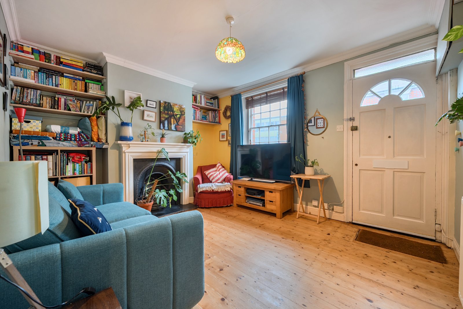 Newburgh Street, Winchester, Hampshire, SO23 Newburgh Street, Winchester, Hampshire, SO23 - Charters