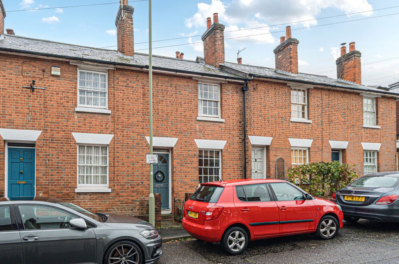 Newburgh Street, Winchester, Hampshire, SO23 Newburgh Street, Winchester, Hampshire, SO23 - Charters