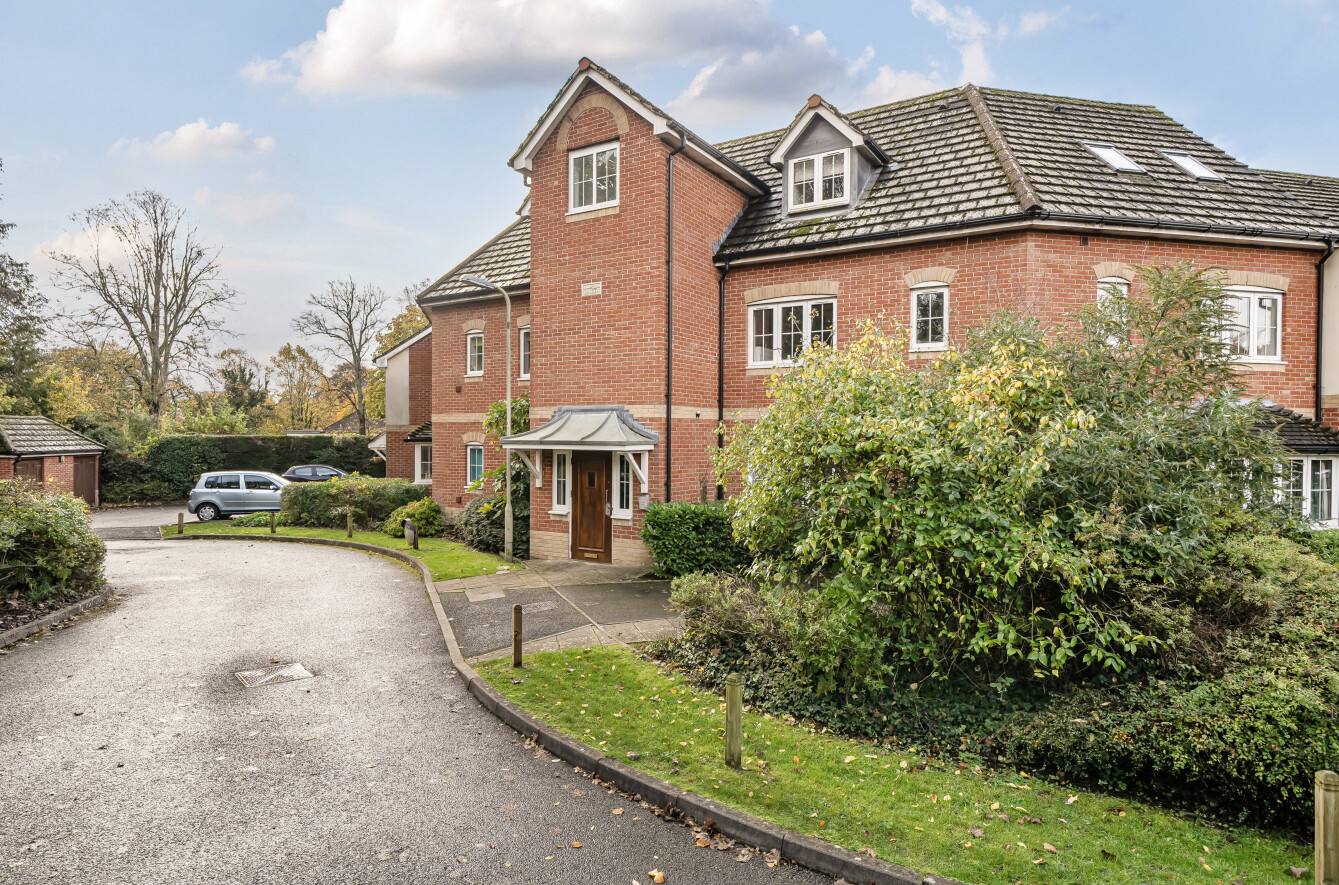 Grove Place, Winchester, Hampshire, SO22 Grove Place, Winchester, Hampshire, SO22 - Charters