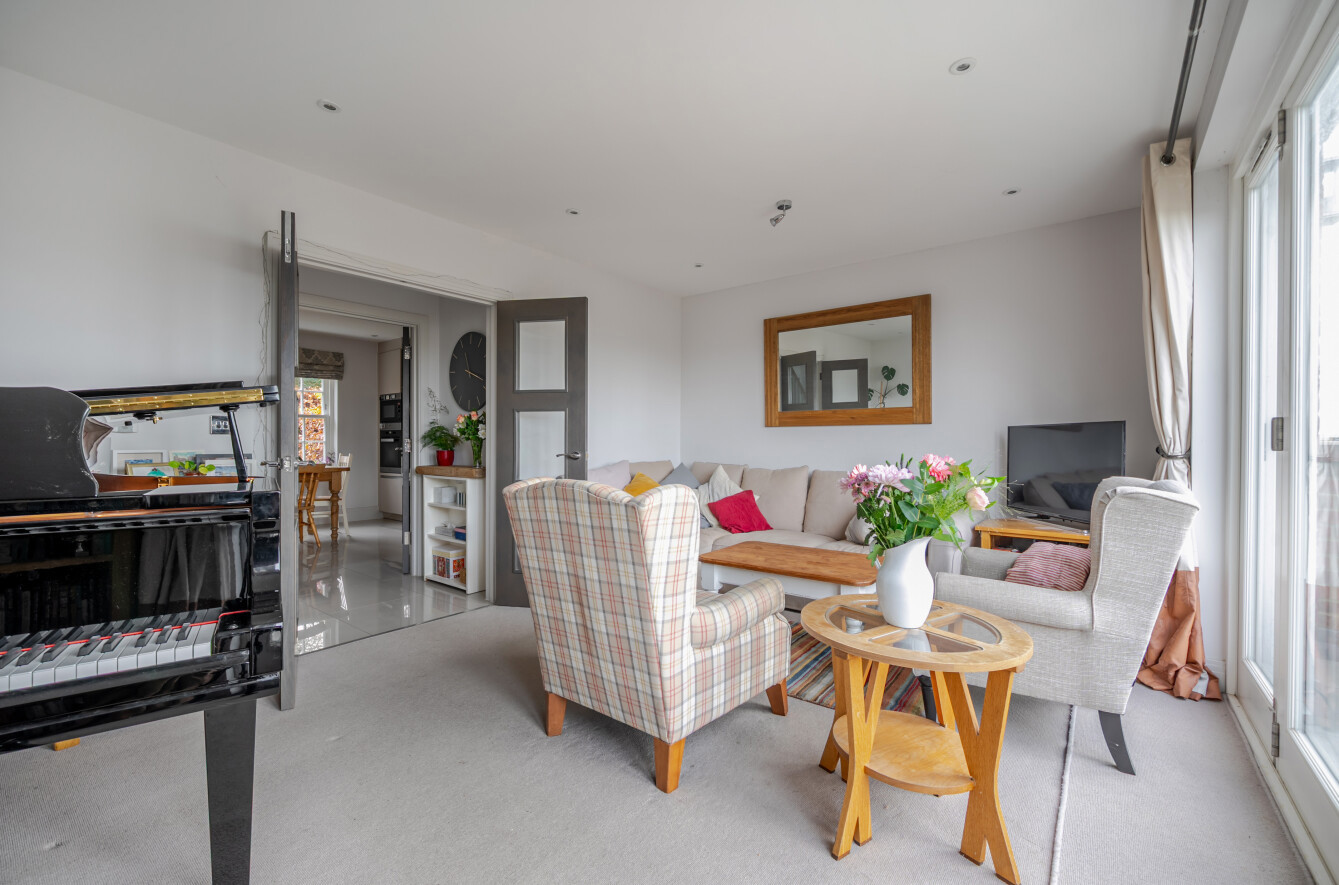 Elizabeth Place, Winchester, Hampshire, SO22 Elizabeth Place, Winchester, Hampshire, SO22 - Charters