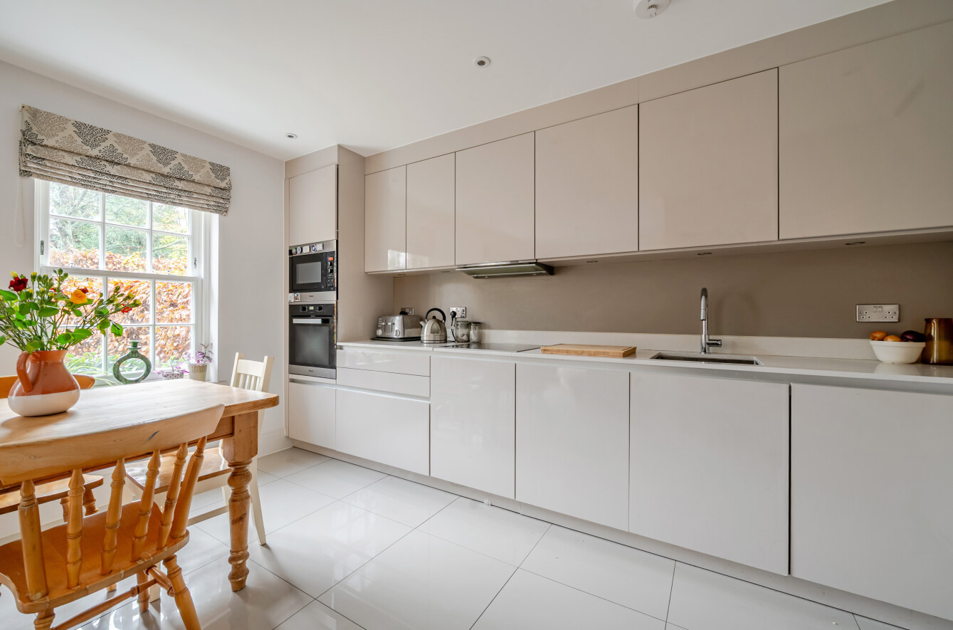 Elizabeth Place, Winchester, Hampshire, SO22 Elizabeth Place, Winchester, Hampshire, SO22 - Charters