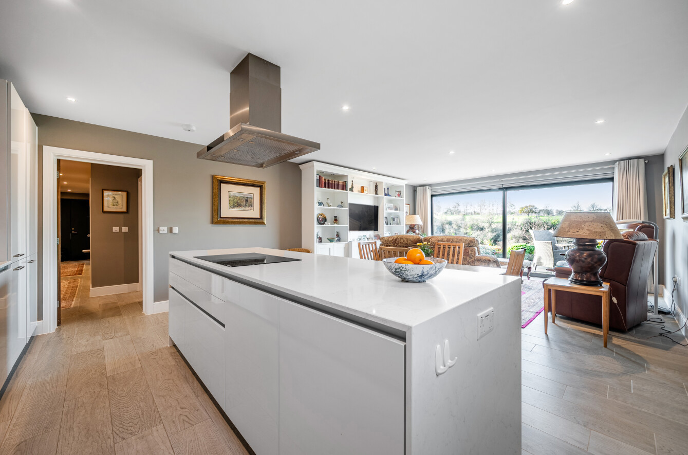 Chilbolton Avenue, Winchester, Hampshire, SO22 Chilbolton Avenue, Winchester, Hampshire, SO22 - Charters