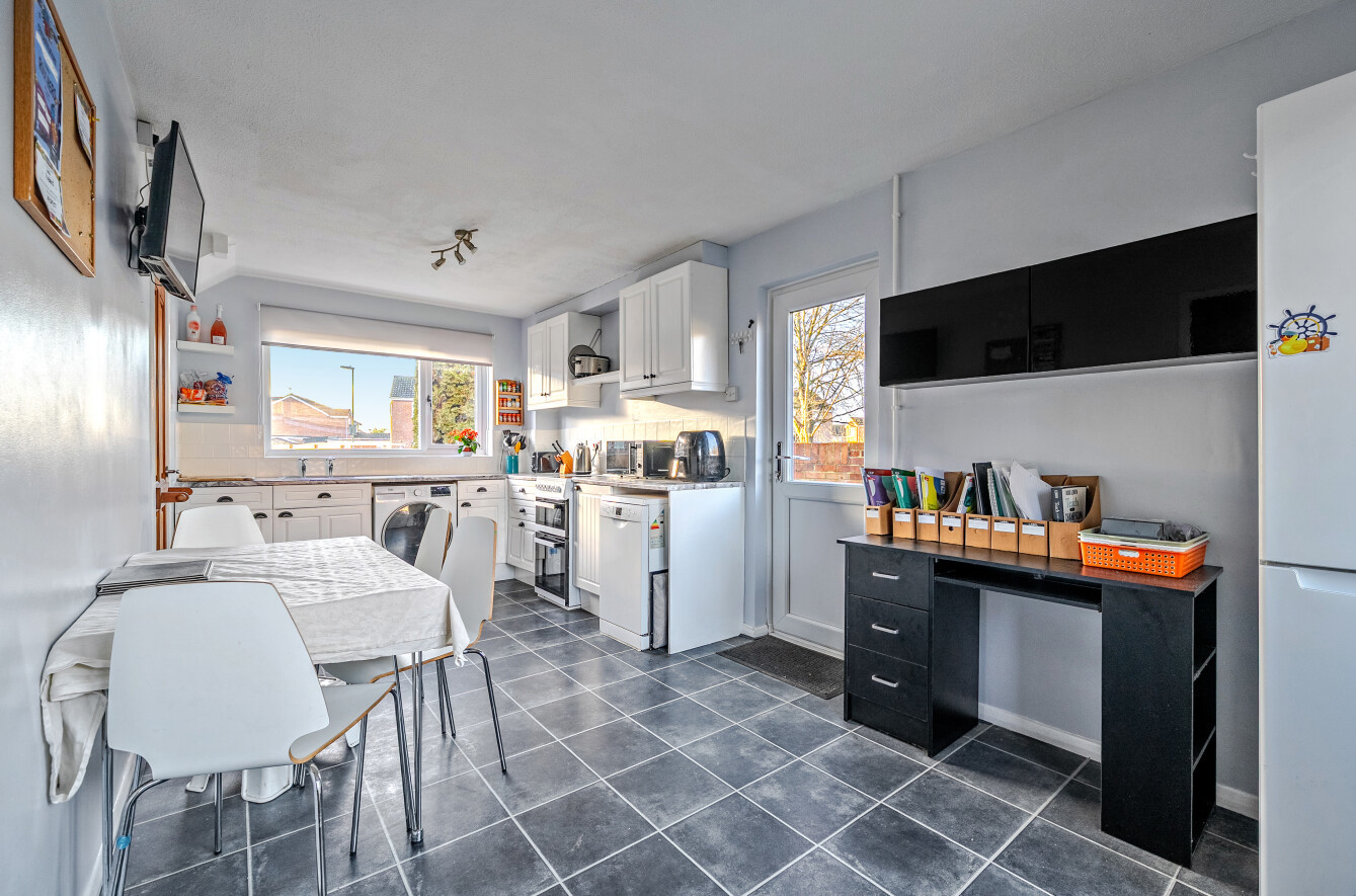 Tees Farm Road, Colden Common, Winchester, Hampshire, SO21 - Charters