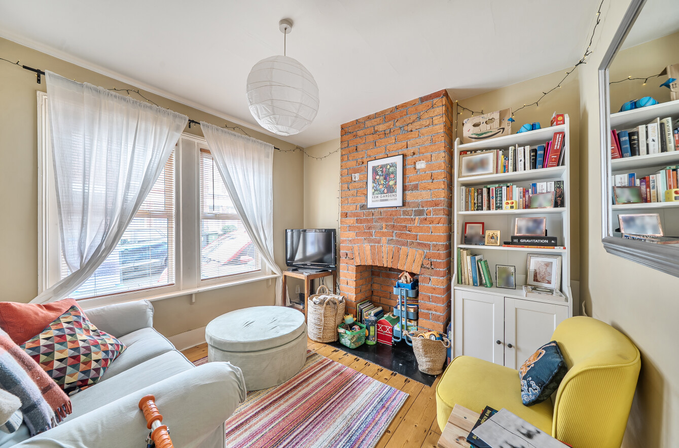 St. Johns Road, Winchester, Hampshire, SO23 - Charters