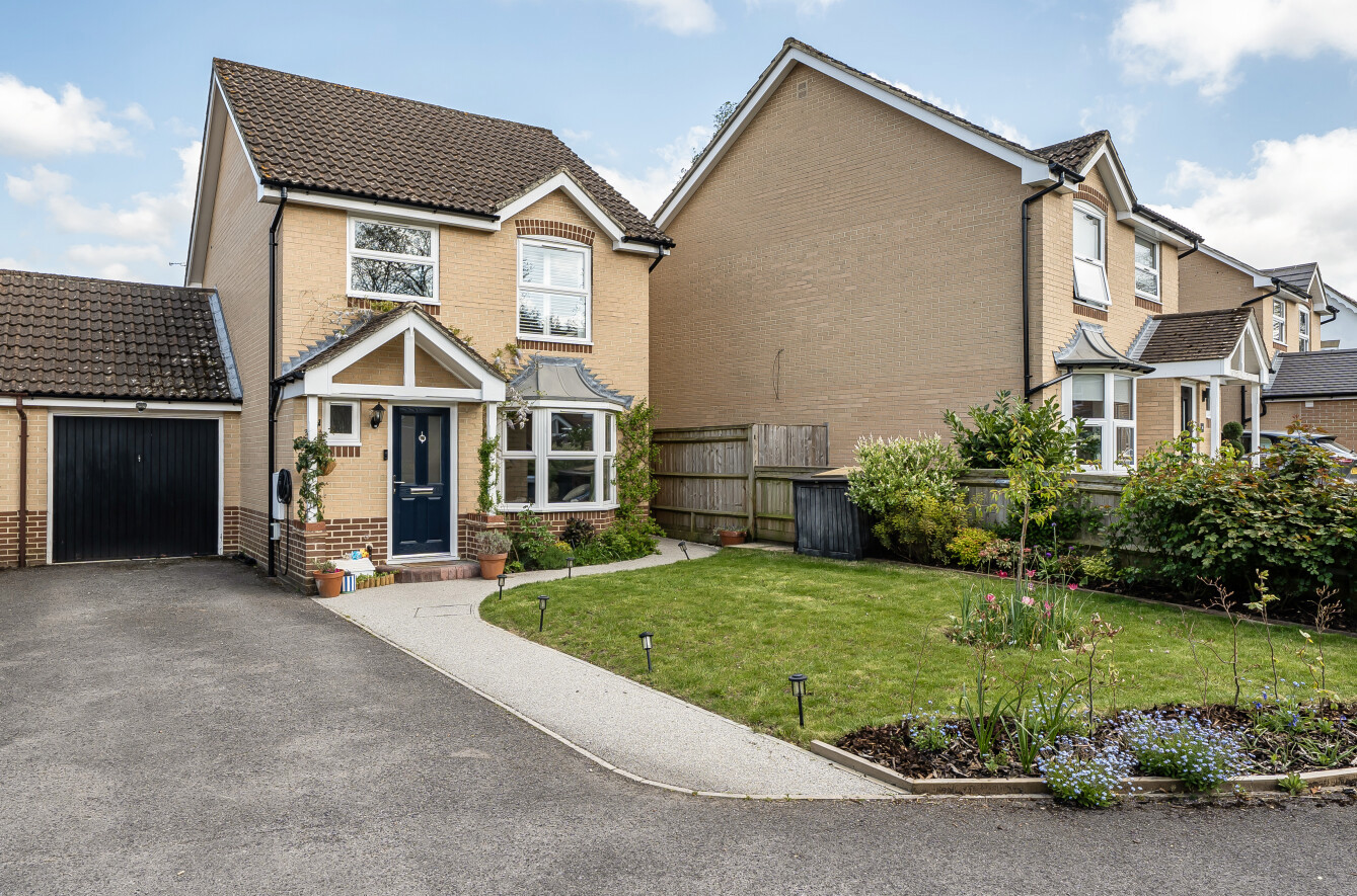 Whitebeam Close, Colden Common, Winchester, Hampshire, SO21 - Charters