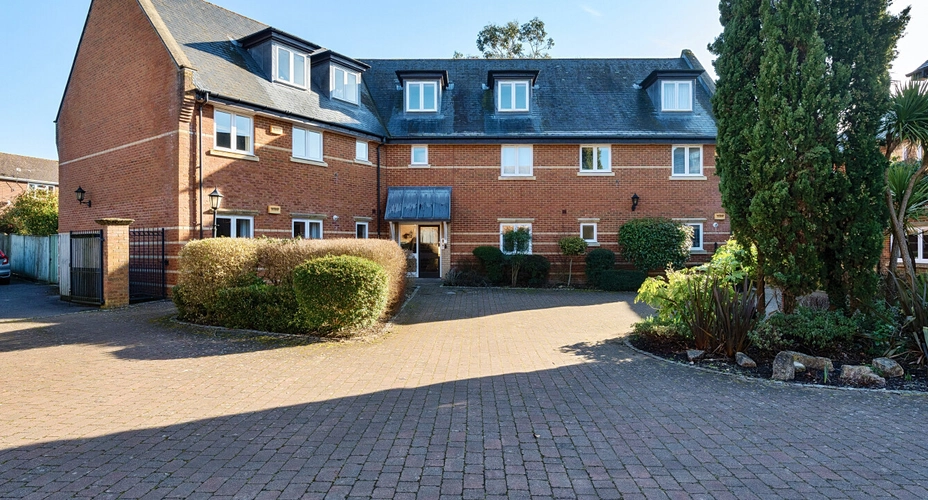 Top tips for letting your home - Charters