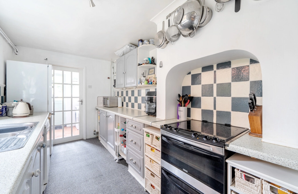 Darvill Road, Ropley, Alresford, Hampshire, SO24 - Charters