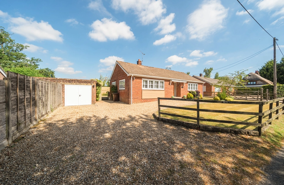 Wood Lane, Bramdean, Alresford, Hampshire, SO24 - Charters