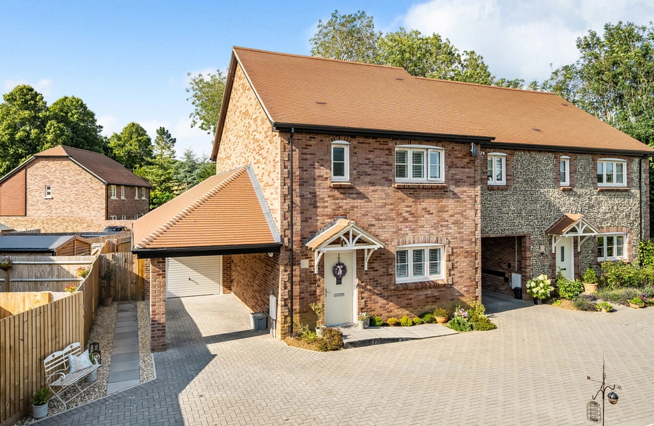 Gascoigne Lane, Ropley, Alresford, Hampshire, SO24 - Charters