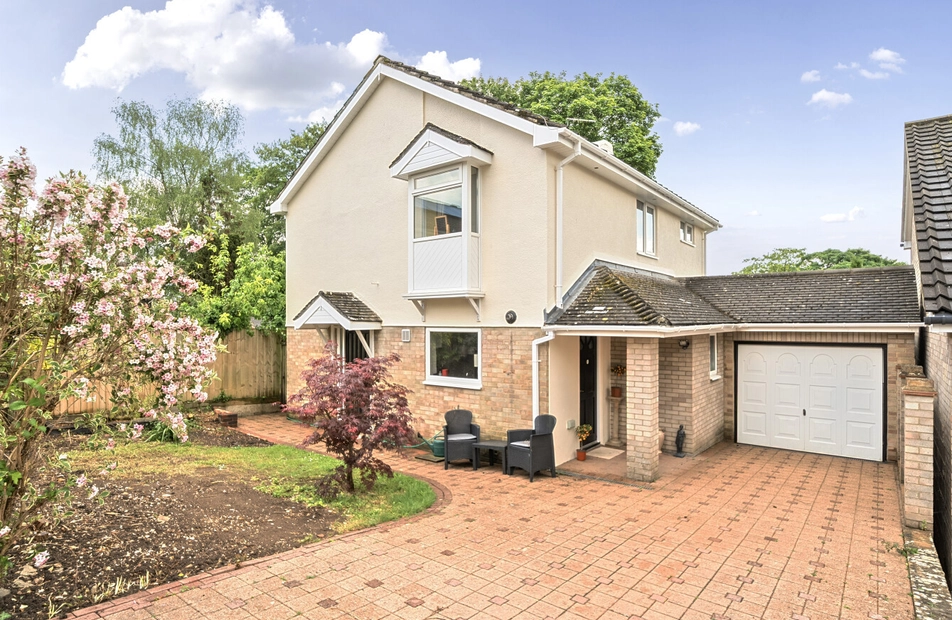 Windermere Gardens, Alresford, Hampshire, SO24 - Charters