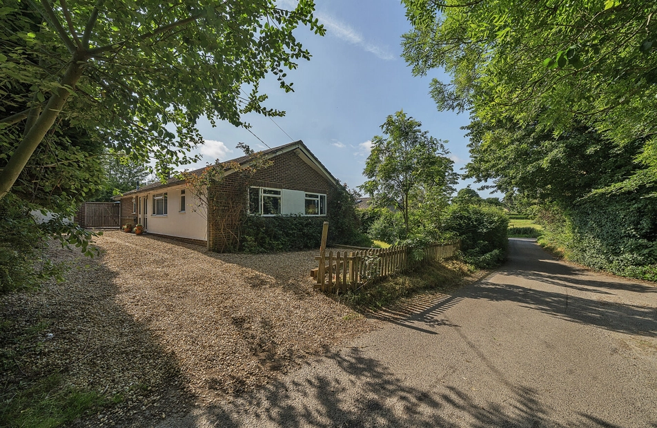 Water Lane, Bishops Sutton, Hampshire, SO24 - Charters