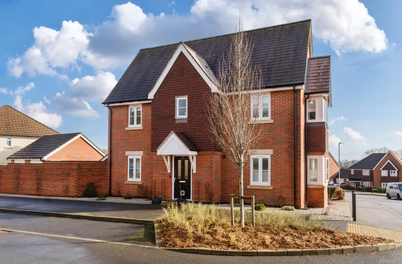 Rowden Way, Alton, Hampshire, GU34 - Charters