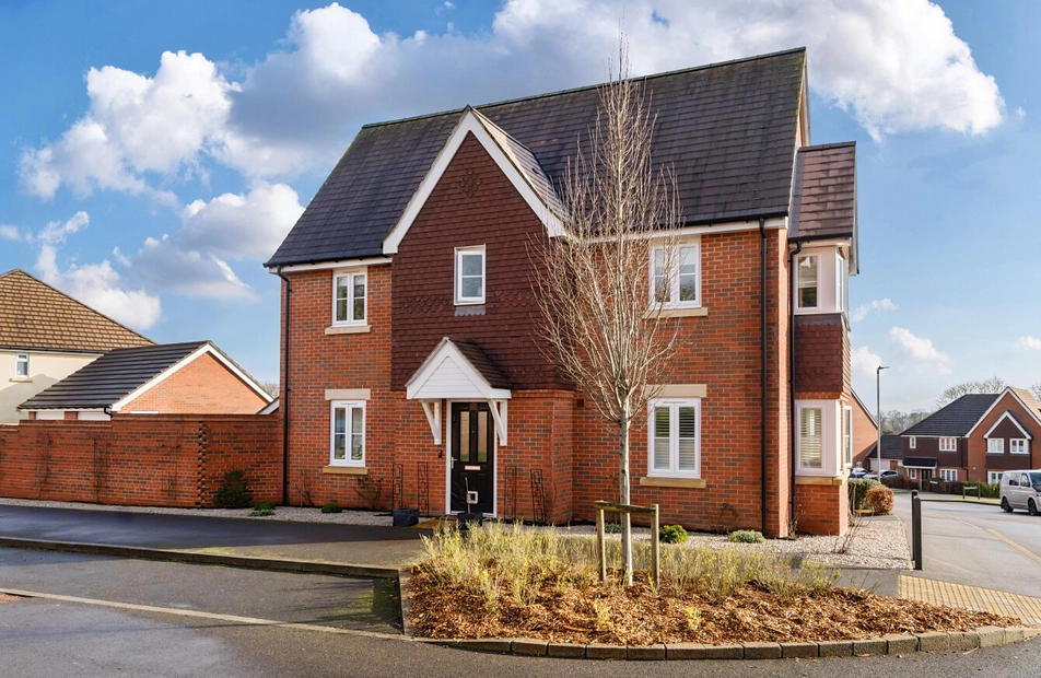 Rowden Way, Alton, Hampshire, GU34 - Charters