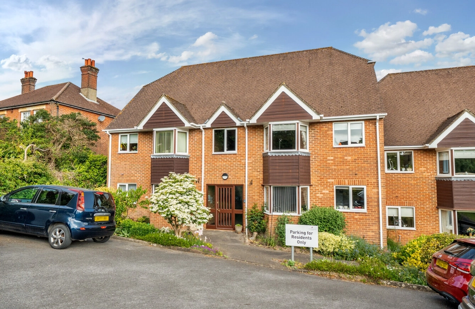 Ellingham Close, Alresford, Hampshire, SO24 - Charters