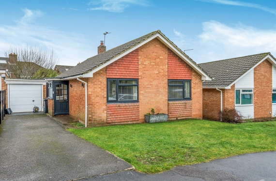 Elm Road, Alresford, Hampshire, SO24 - Charters