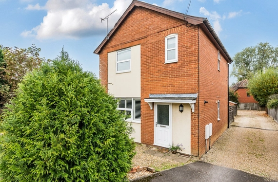 New Farm Road, Alresford, Hampshire, SO24 - Charters