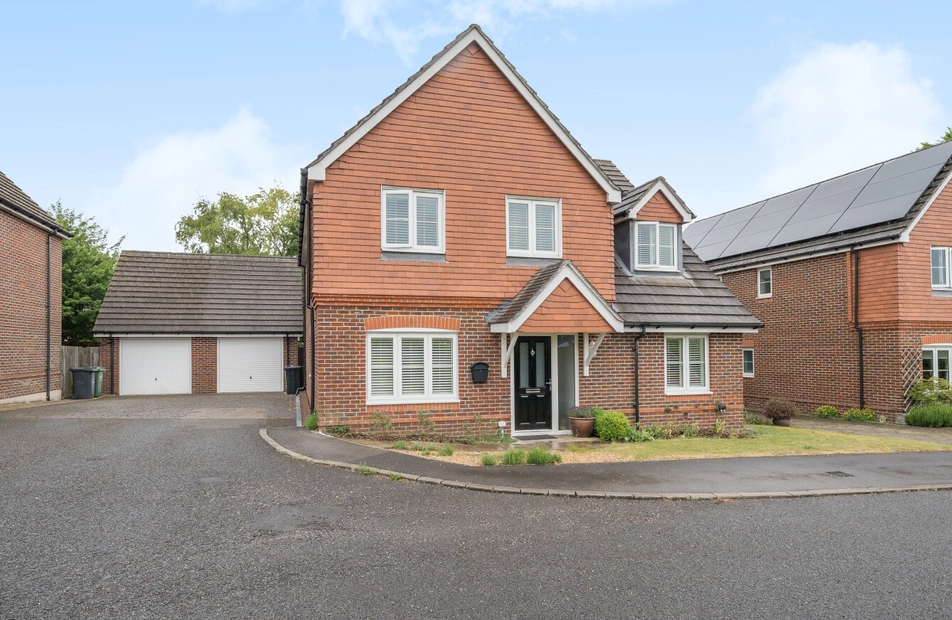 Knights Way, Alton, Hampshire, GU34 - Charters