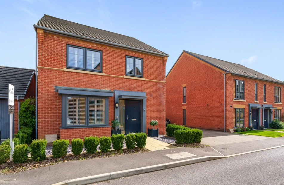 Brocas Way, Bordon, Hampshire, GU35 - Charters