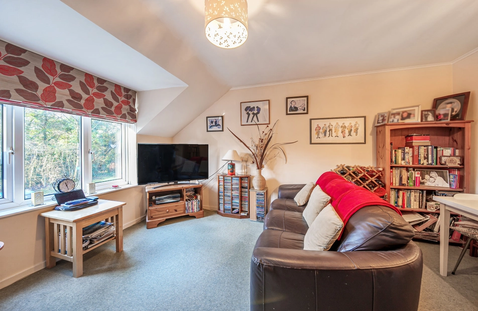Thornton End, Holybourne, Alton, Hampshire, GU34 - Charters