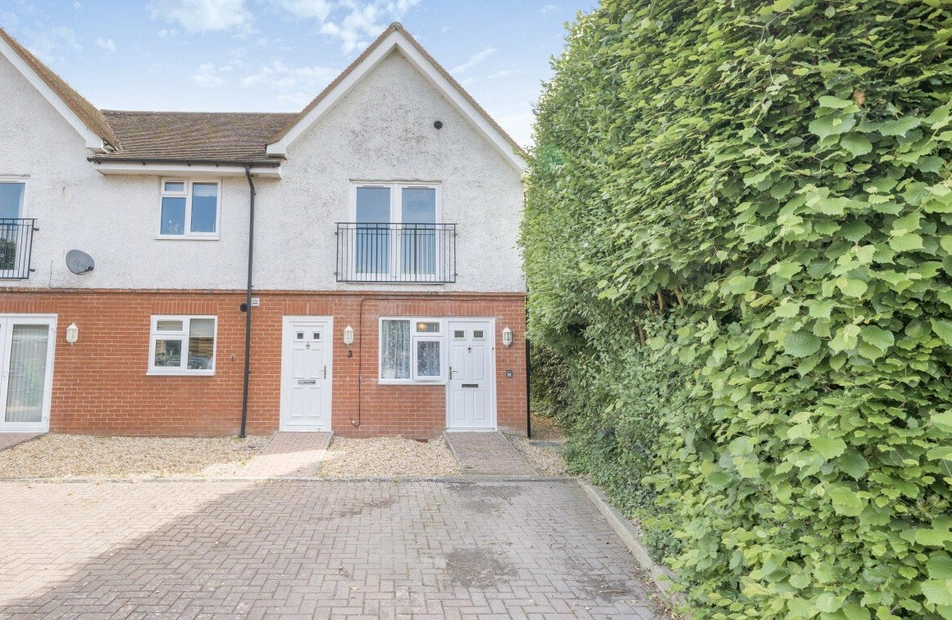 Victoria Road, Alton, Hampshire, GU34 - Charters