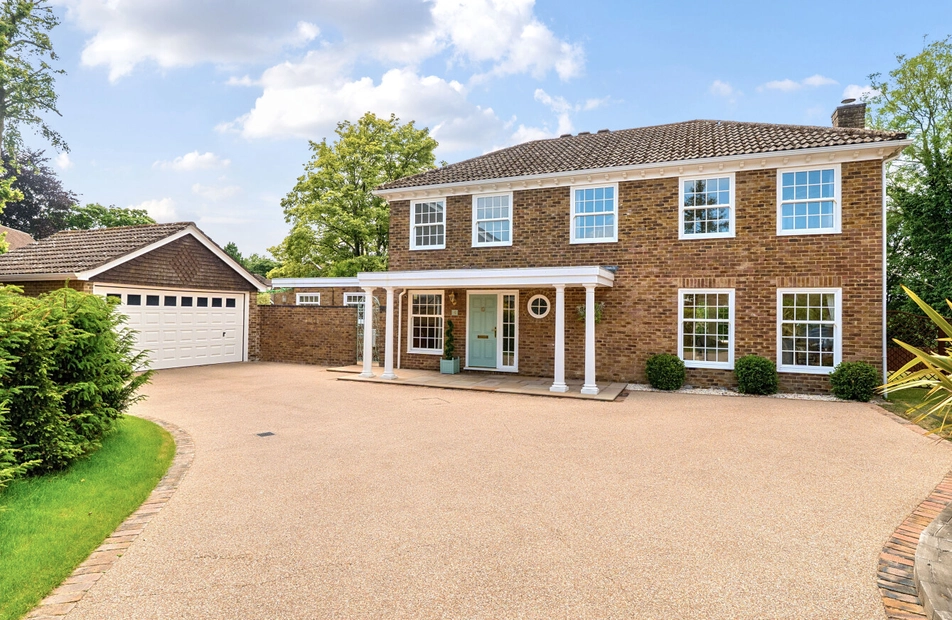 Dukes Close, Alton, Hampshire, GU34 - Charters