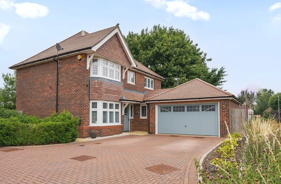 Minstrel Close, Alton, Hampshire, GU34 - Charters
