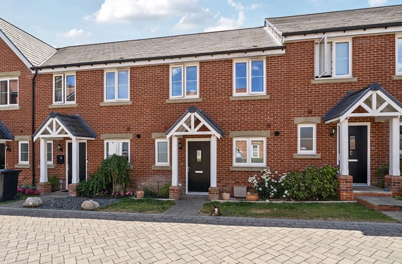 Goswell Square, Alton, Hampshire, GU34 - Charters