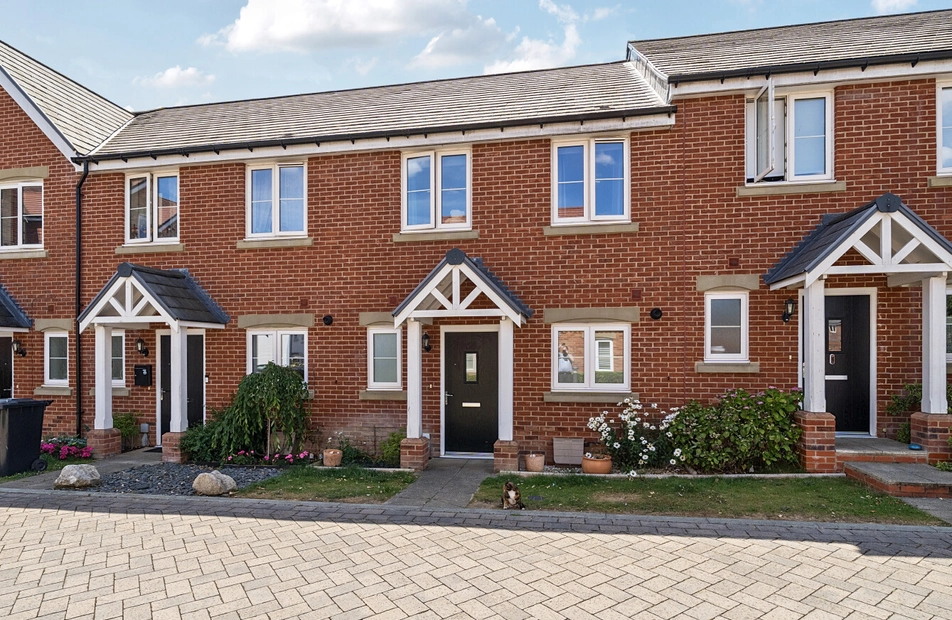 Goswell Square, Alton, Hampshire, GU34 - Charters