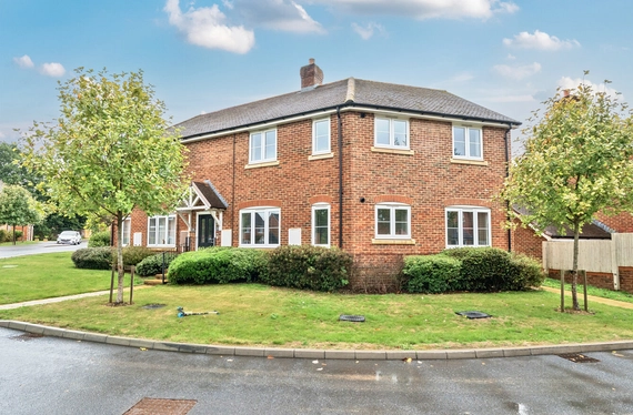 Holland Drive, Medstead, Alton, Hampshire, GU34 - Charters