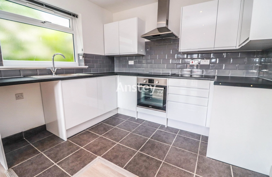 Paynes Road, Southampton, SO15 - Charters