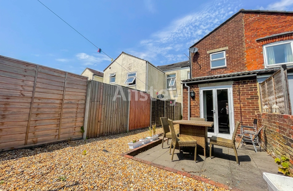 Milton Road, Southampton, SO15 - Charters