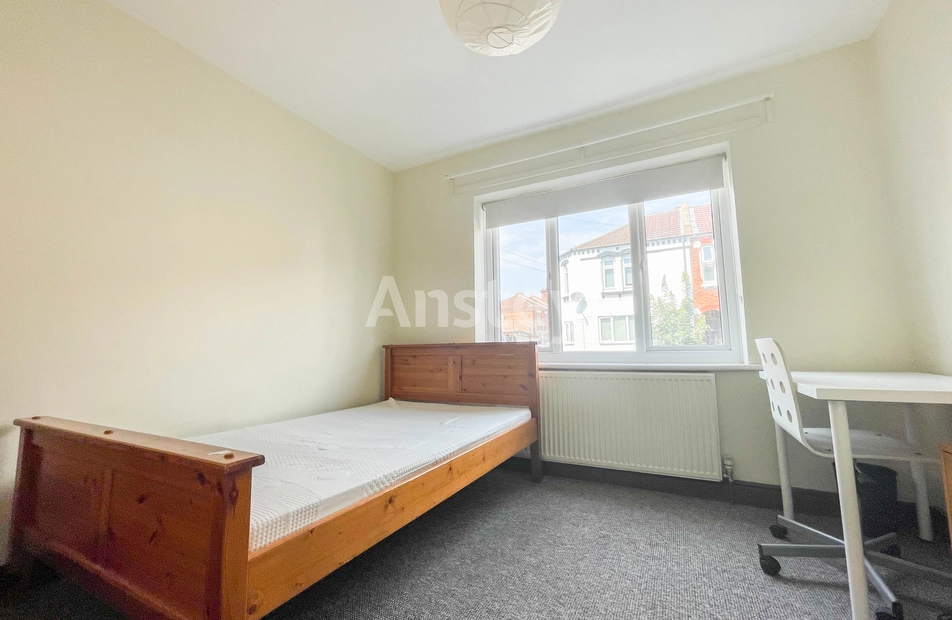 Milton Road, Southampton, SO15 - Charters