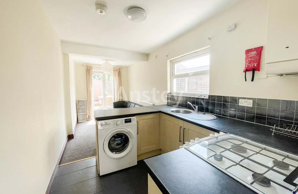 Milton Road, Southampton, SO15 - Charters