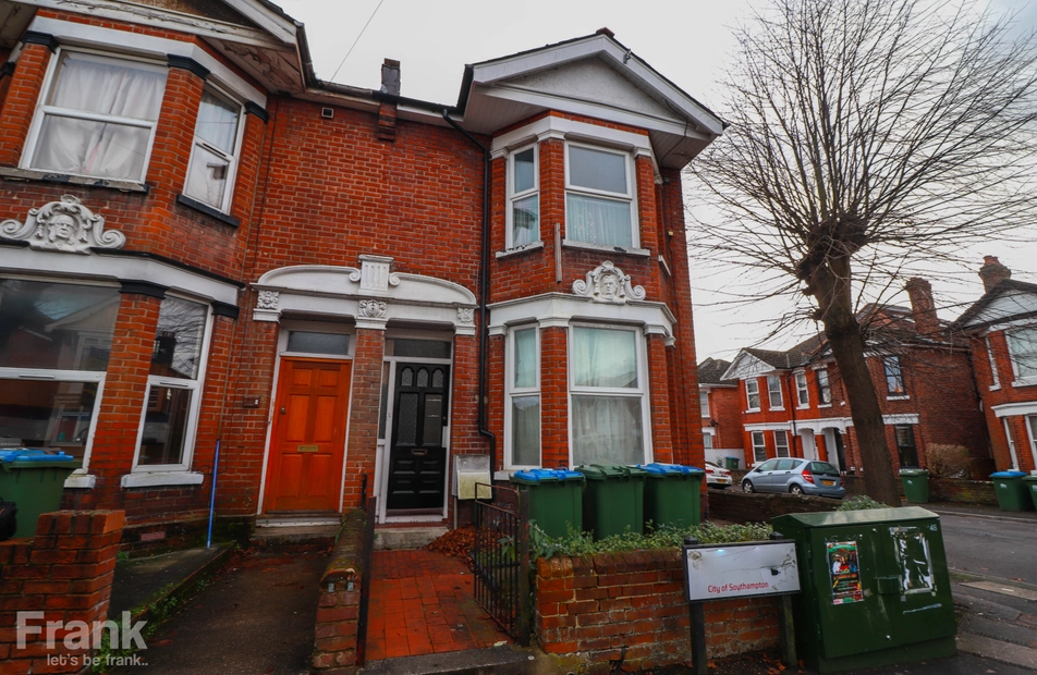 Kenilworth Road, Southampton, SO15 - Charters