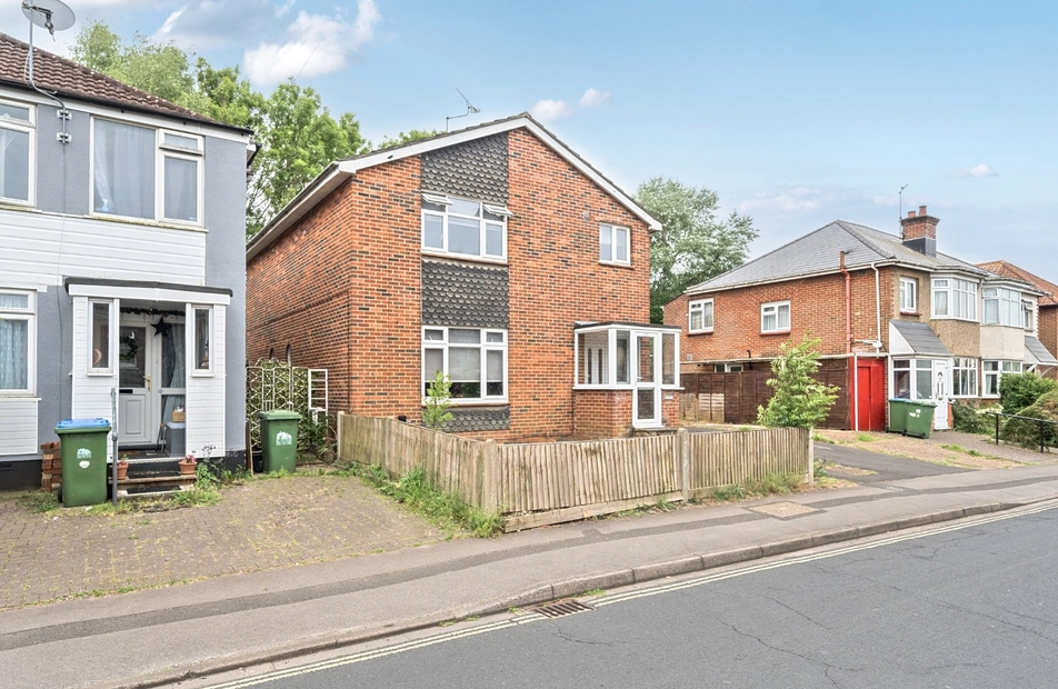 Oaktree Road, Bitterne Park, Hampshire, SO18 - Charters