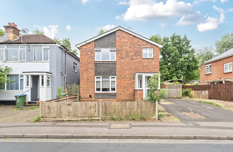 Oaktree Road, Bitterne Park, Hampshire, SO18 - Charters