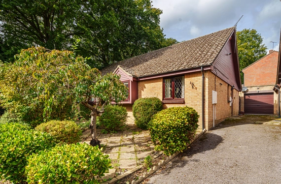 Cerne Close, West End, Southampton, Hampshire, SO18 - Charters