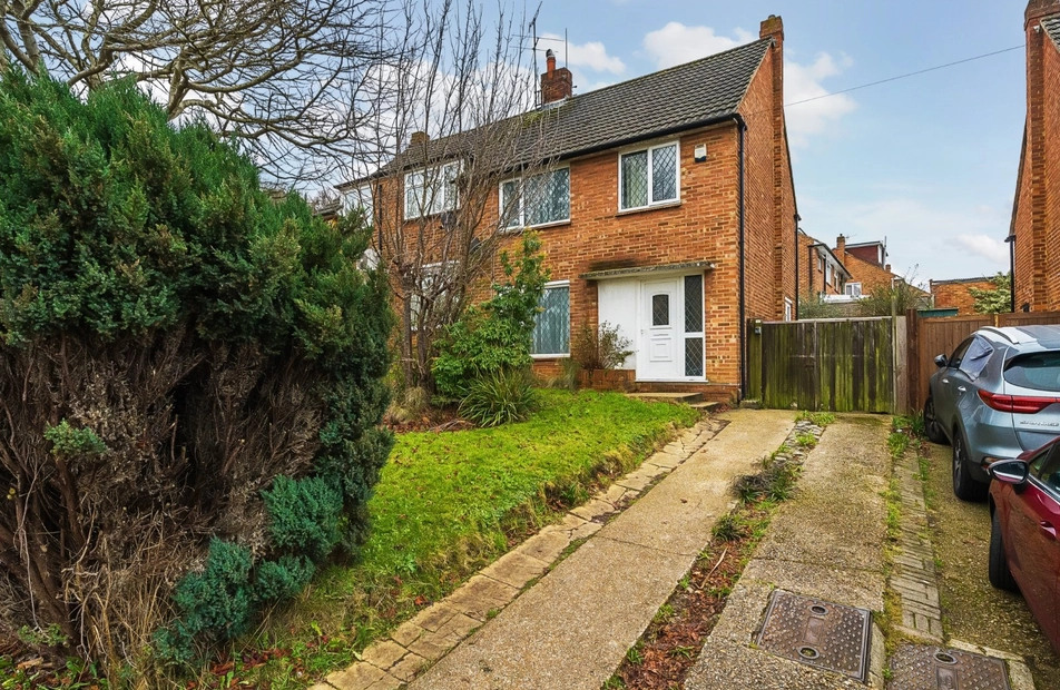 Kingsfold Avenue, Southampton, Hampshire, SO18 - Charters