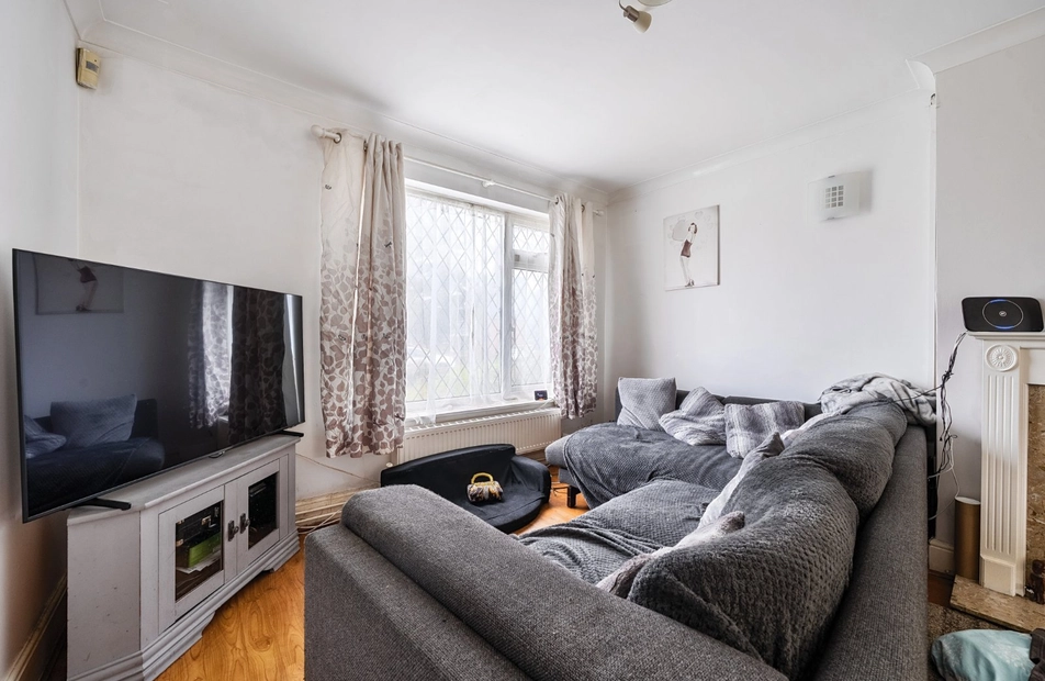Kingsfold Avenue, Southampton, Hampshire, SO18 - Charters